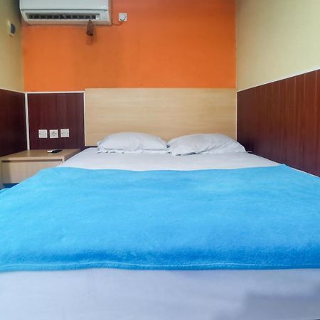 Hotel Container Inn Mitra Reddoorz Gadok Exterior foto