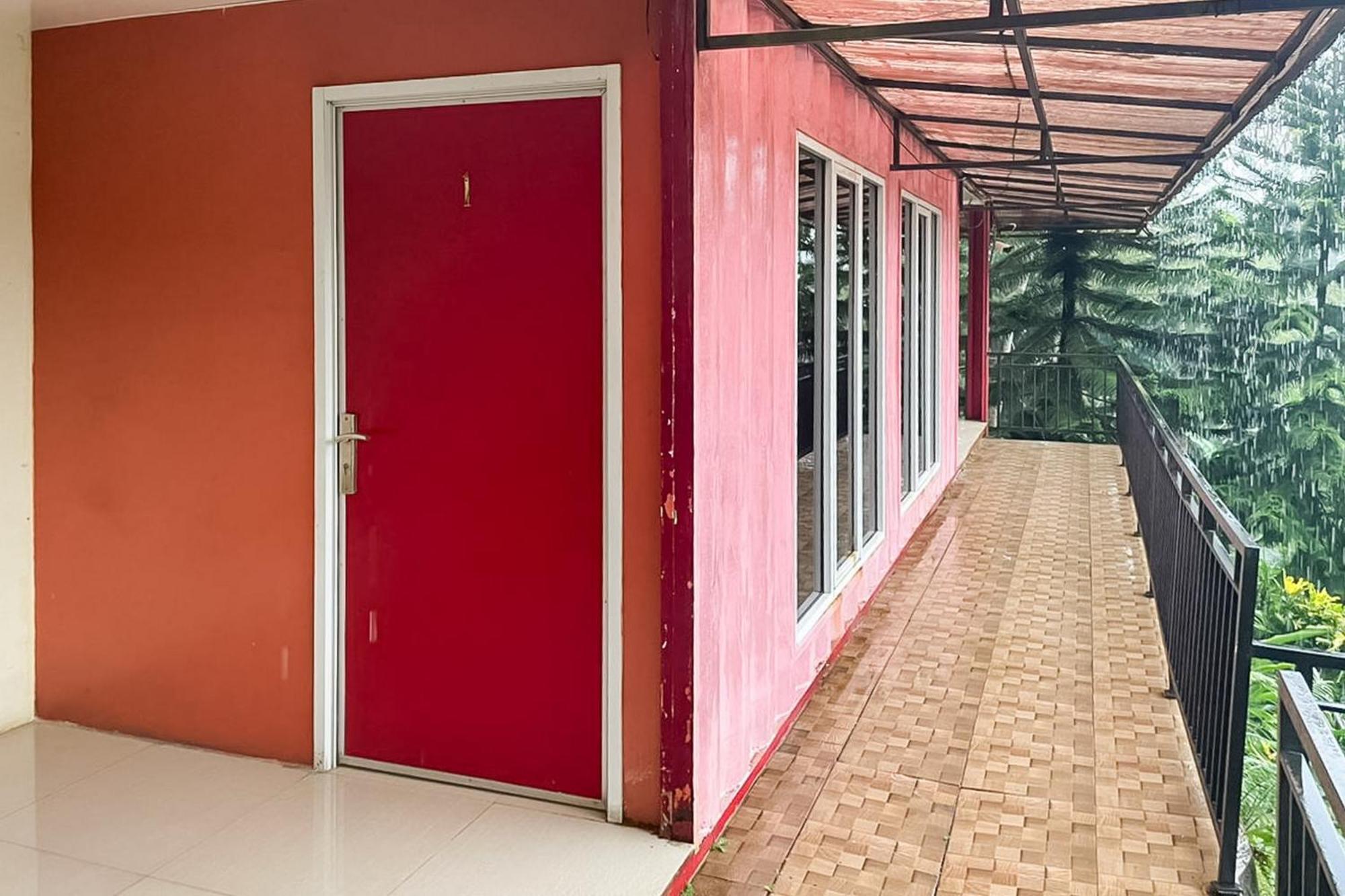 Hotel Container Inn Mitra Reddoorz Gadok Exterior foto