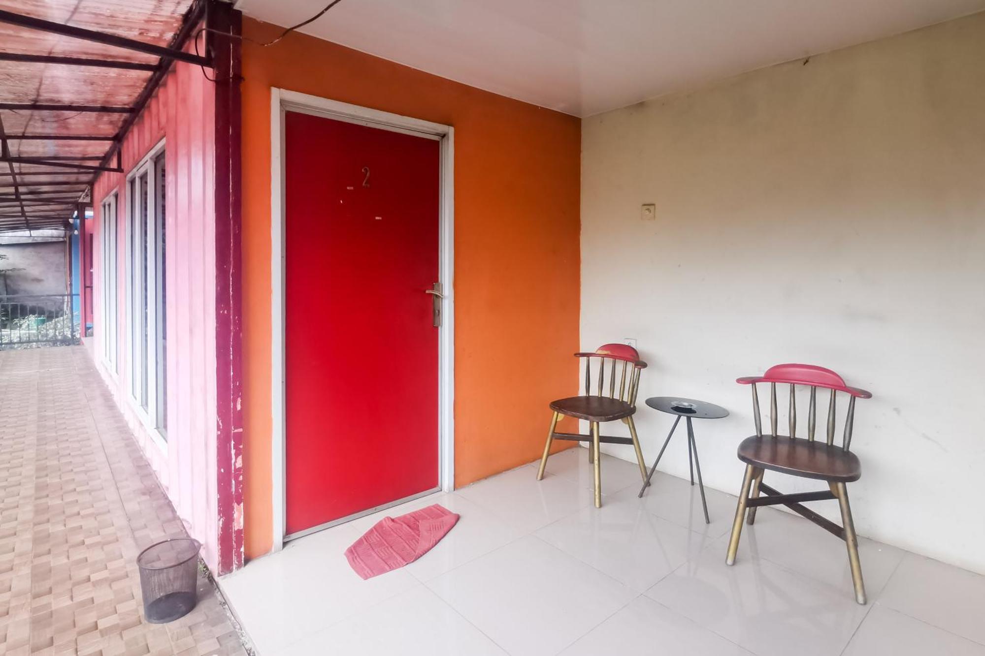 Hotel Container Inn Mitra Reddoorz Gadok Exterior foto