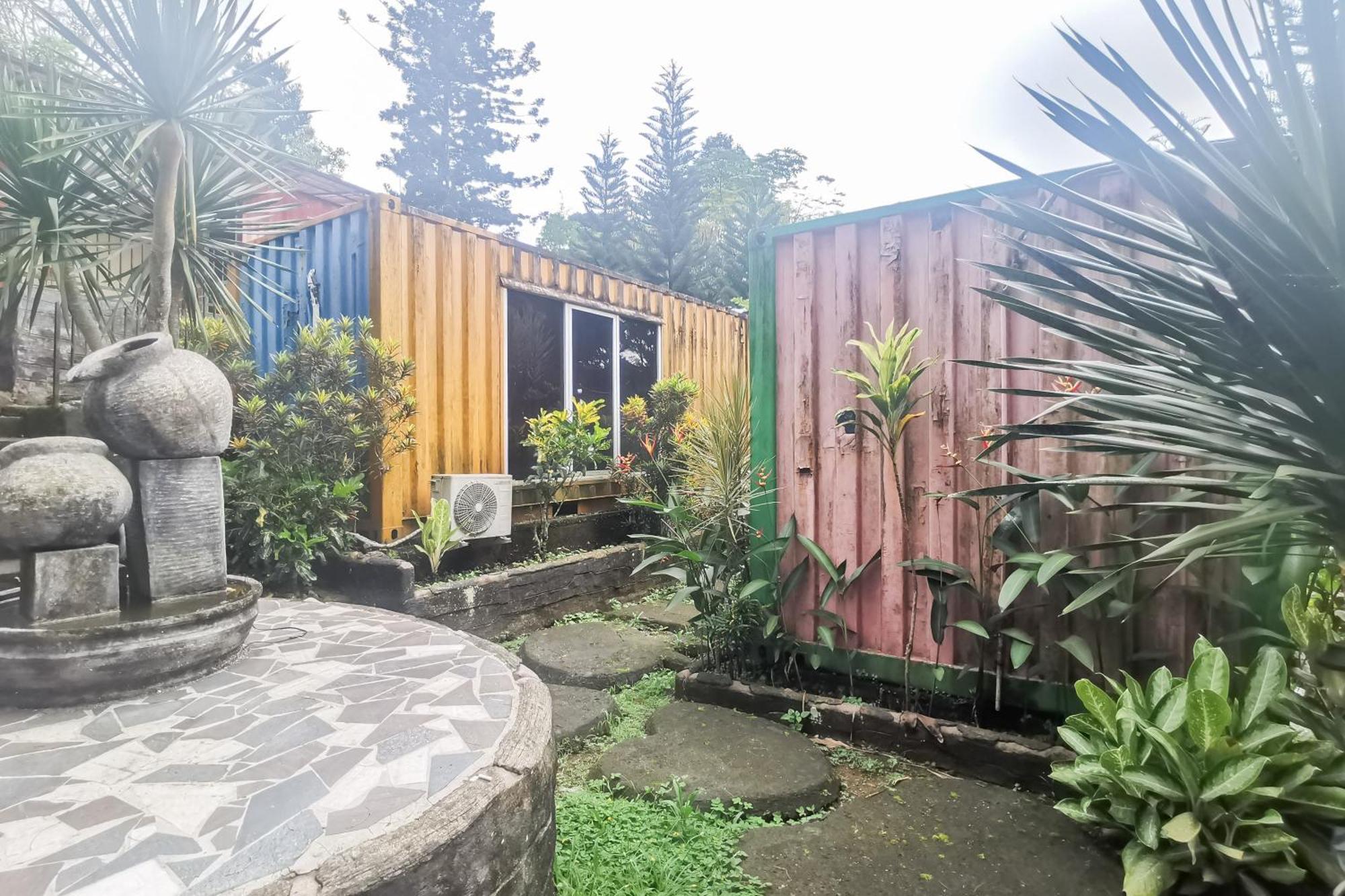 Hotel Container Inn Mitra Reddoorz Gadok Exterior foto