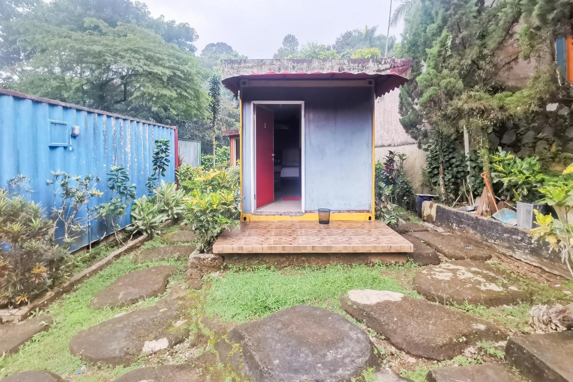 Hotel Container Inn Mitra Reddoorz Gadok Exterior foto