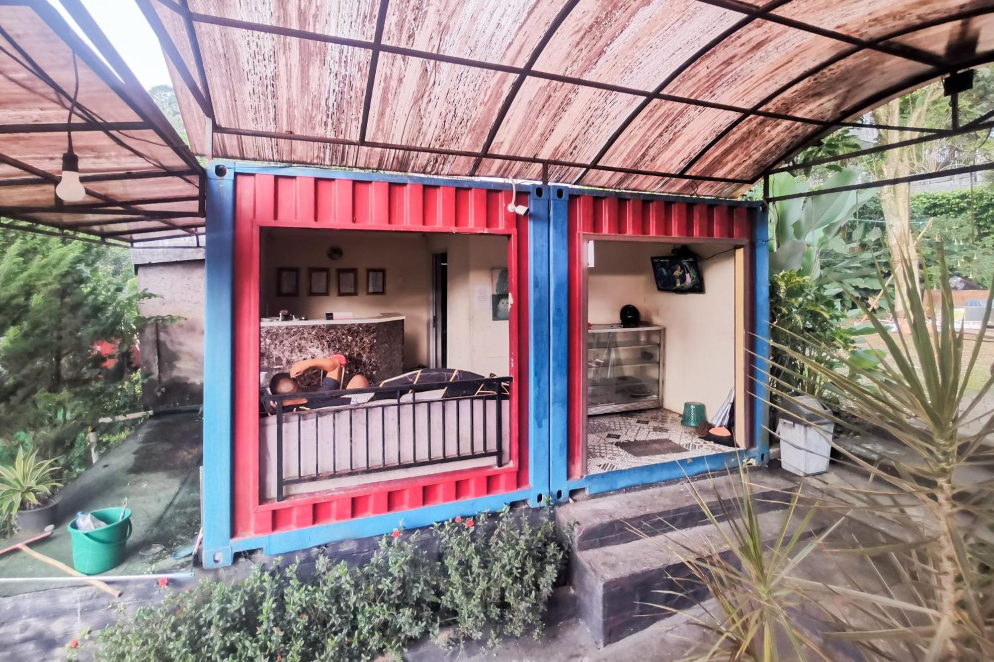 Hotel Container Inn Mitra Reddoorz Gadok Exterior foto